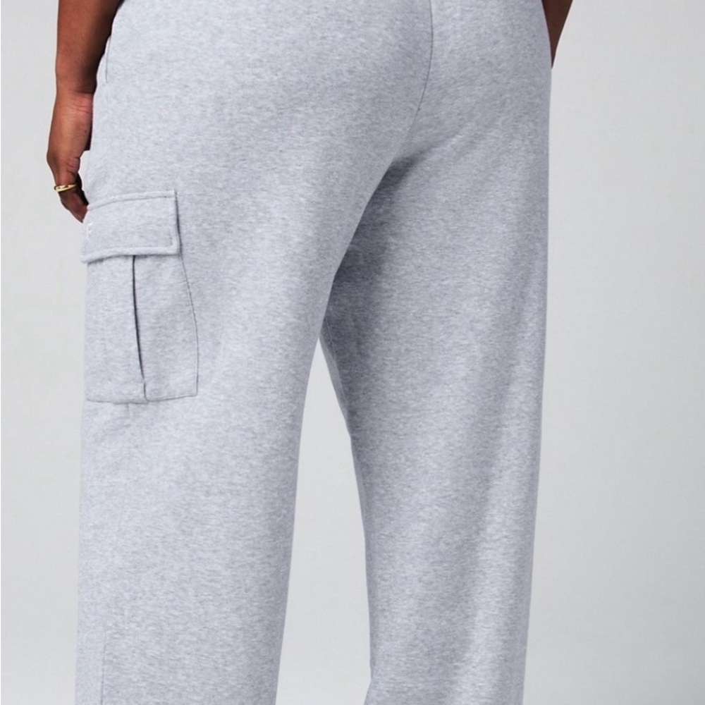 Fabletics Cozy Fleece Wide-Leg Cargo Sweatpants | Heather Gray | XXL / 1X